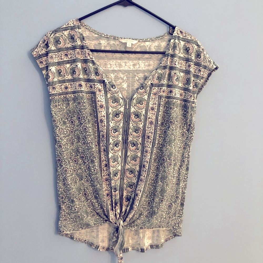 Lucky 🍀 Brand Tie Front Top